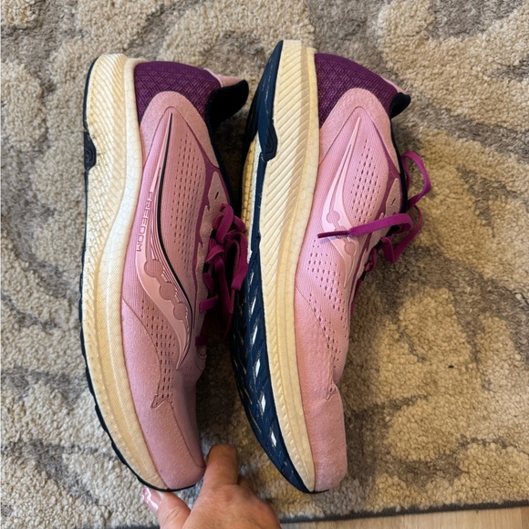 Saucony Women's Pink Running Shoes - Picture 3 of 6